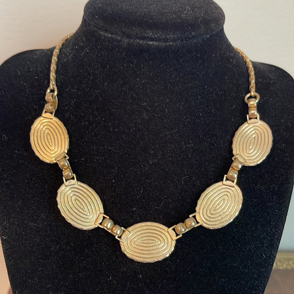 Vintage Gold and White Choker Style Necklace - Picture 5 of 6